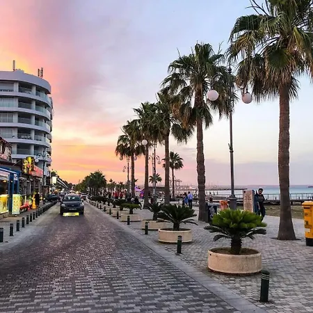 דירה Golden Nest By The Sea לרנקה