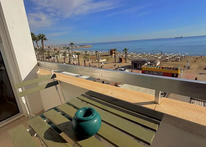 Golden Nest By The Sea Apartmán